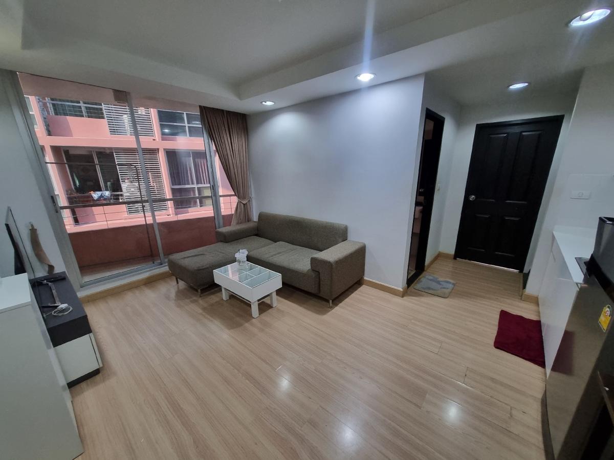 For RentCondoRatchadapisek, Huaikwang, Suttisan : 🎏🪅Condo The Kris Ratchada 17🪅🎏🚄 MRT Sutthisan 500 meters - 1 bedroom, 1 bathroom - Room size 39.5 sq m. - 5th floor 🚫 Fitness, swimming pool, furniture, electrical appliances, complete🈵️Rental price 14,000 baht per month Contact AG.Ruj Tel: 062-356-4564 L