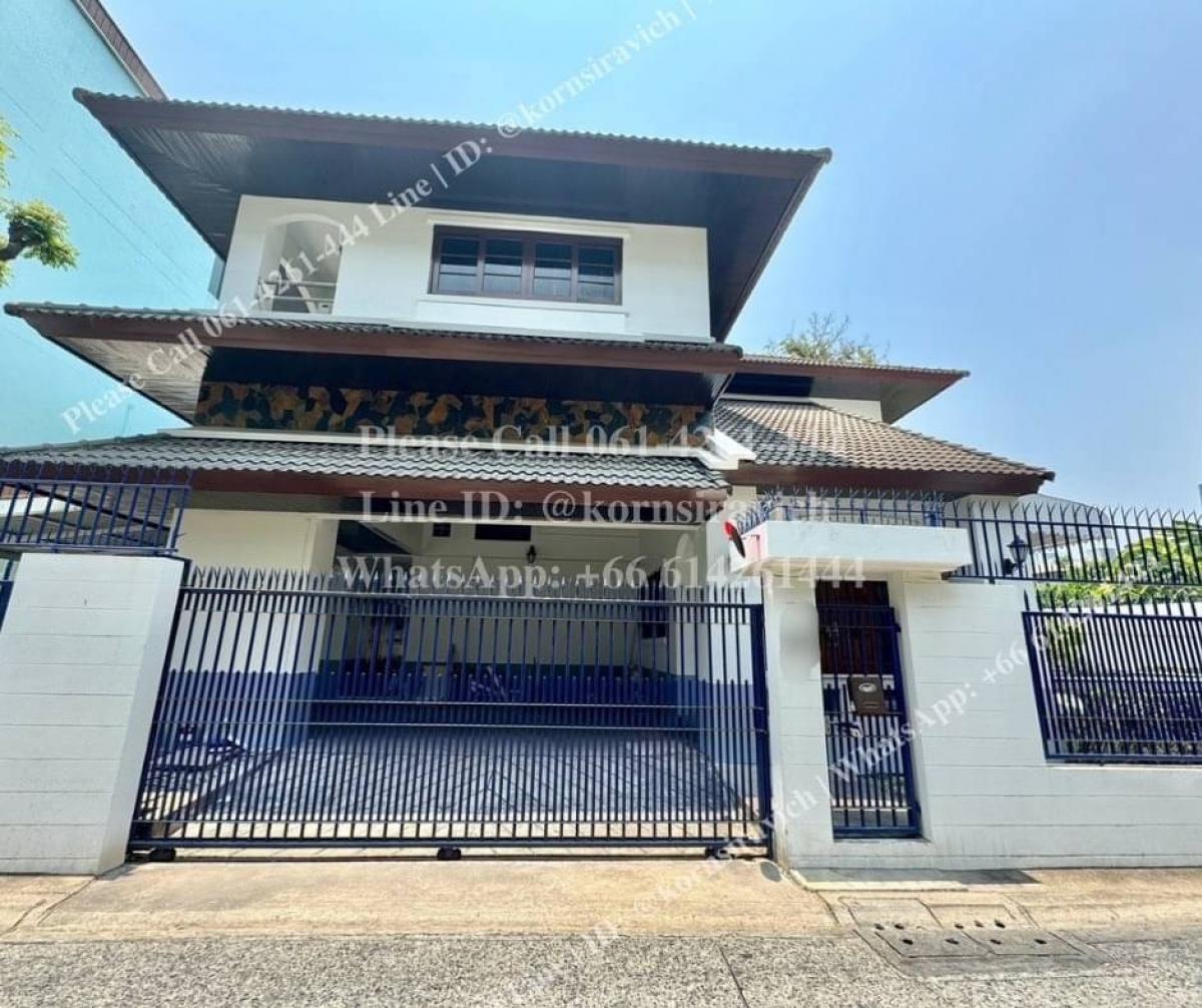 ให้เช่าบ้านสุขุมวิท อโศก ทองหล่อ : For Rent Single House with Garden Soi Thonglor, Sukhumvit 55, Bangkok. Connect to Ekamai, Sukhumvit 63, Welcome Pet-friendly