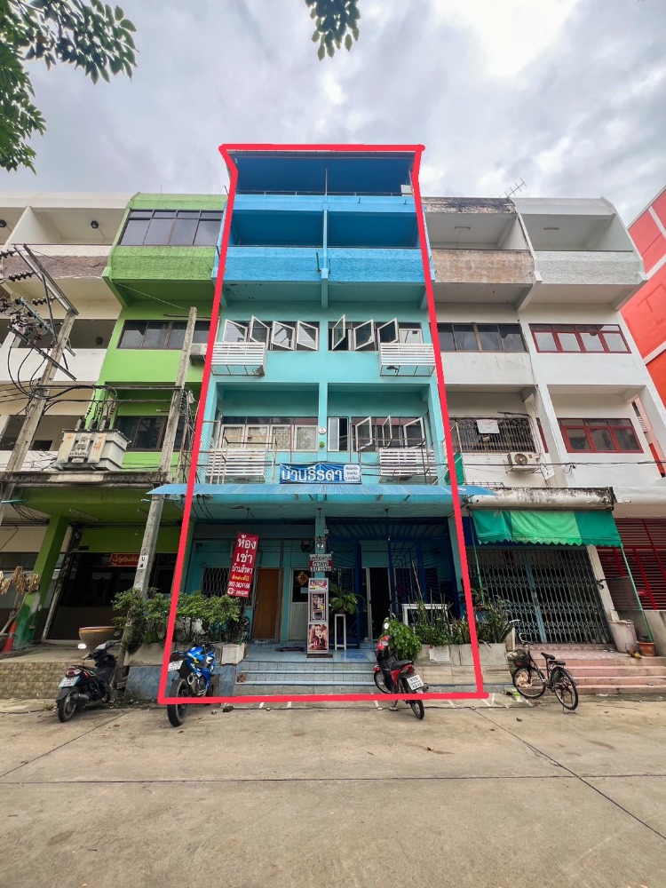 For SaleShop HouseLadkrabang, Suwannaphum Airport : Treasure Trove for Passive Income: Earn 7-10% Annual Profit! For Sale: 2 Commercial Buildings with 43 Rooms, Next to Ramkhamhaeng University 2 - Bangna Opportunity awaits those who seize it!