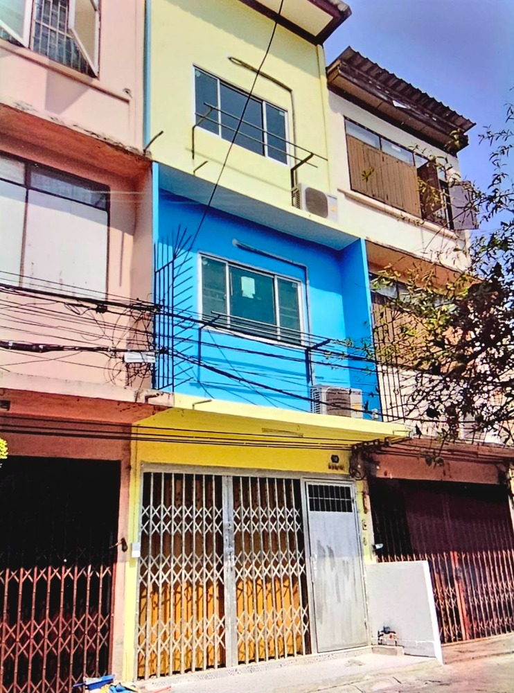 For SaleShophouseWongwianyai, Charoennakor : For sale: 1 shophouse, Charoen Nakhon Road, Soi Charoen Nakhon 12, only 423 meters to ICON SIAM.