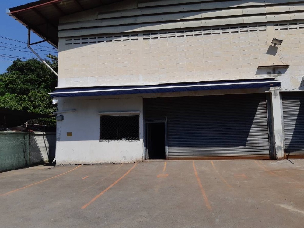 For RentFactoryOnnut, Udomsuk : Factory and warehouse for rent, On Nut 66, single building with office space, suitable for medium and small businesses, with space around the building.