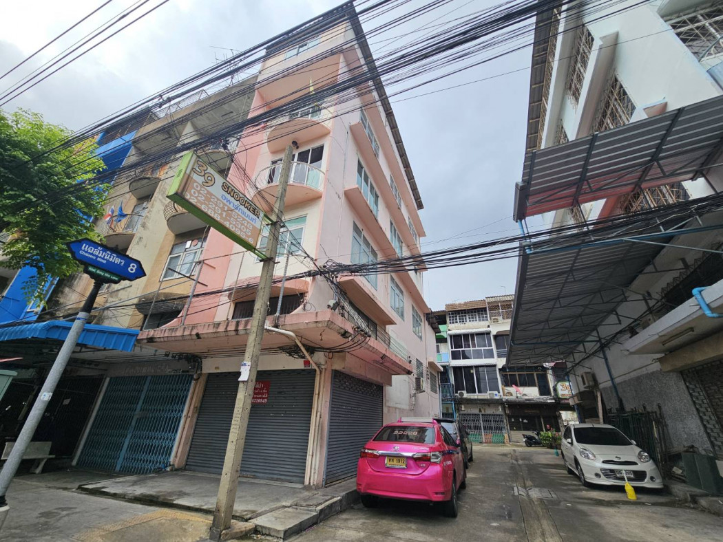 For RentShophouseRama3 (Riverside),Satupadit : Commercial building for rent, next to Chalam Nimit Road, entrance to Soi 8, area 320 sq m, 5 bedrooms, 4 bathrooms, near Terminal 21 Rama 3.