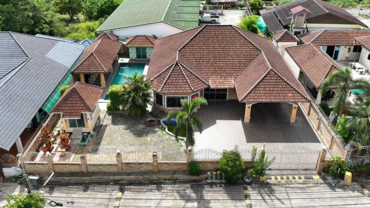 For SaleHousePattaya, Bangsaen, Chonburi : Urgent sale, single-storey pool villa with large private pool, very good price, negotiable.