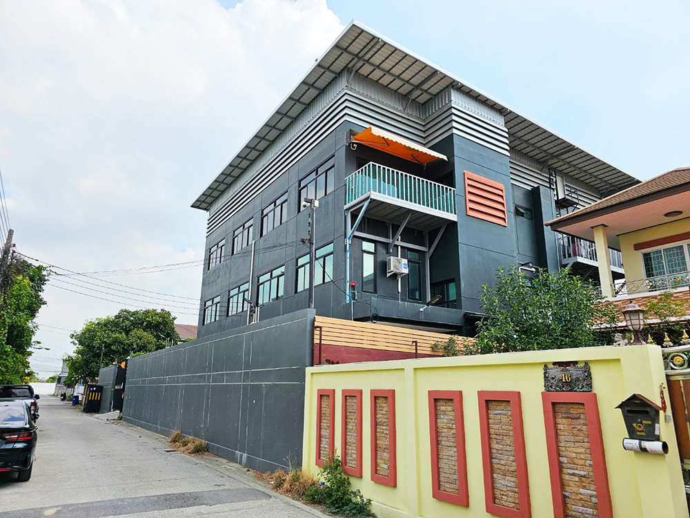 For SaleOfficeLadkrabang, Suwannaphum Airport : For sale: 3-storey office, 23 rooms, 215 sq m. Home office with residence, 900 sq m., beautiful, Prawet area