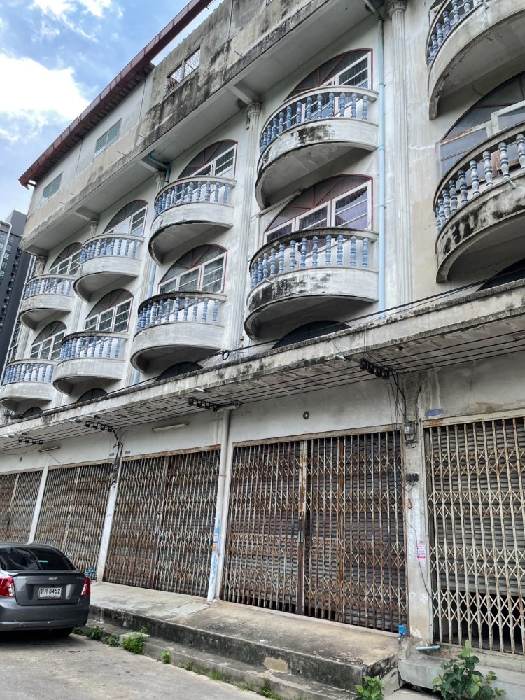 For RentHome OfficeBang kae, Phetkasem : For rent: 4-storey shophouse, 5 units in a row, can be used as an office, storage, warehouse, factory, good location, opposite Seacon Bang Khae, next to MRT Phasi Charoen