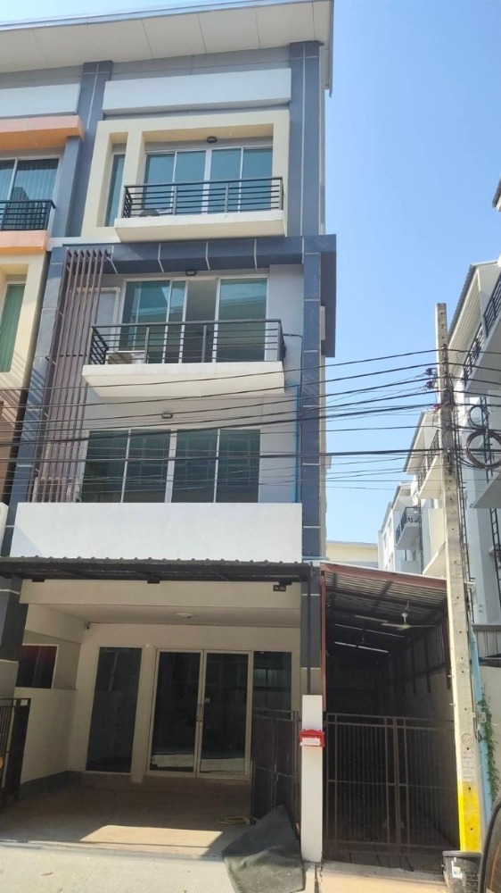 For SaleShophouseLadkrabang, Suwannaphum Airport : For sale: 4-storey commercial building, RK BIZ Center, Motorway Airport Link, area 20 square wah, 3 bedrooms, 4 bathrooms, Kanchanaphisek Road, parallel to Motorway, Lat Krabang Subdistrict, Lat Krabang District, Bangkok