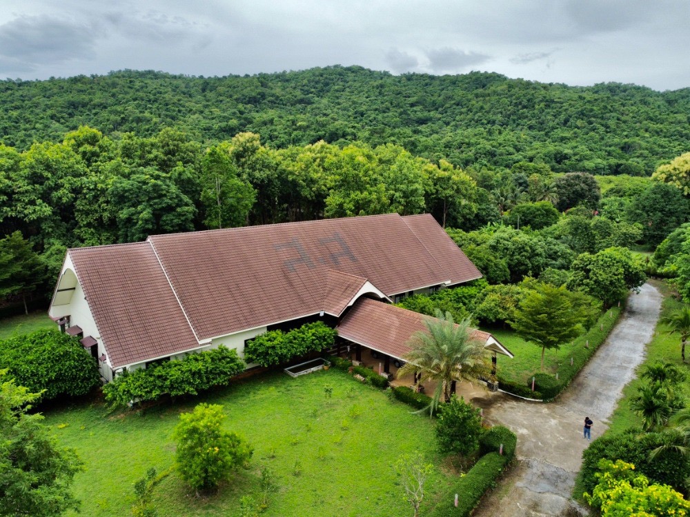 For SaleBusinesses for saleKanchanaburi : For sale: Resort by the Kwai Noi River, 32-3-4 rai, beautiful, Lum Sum Subdistrict, Sai Yok District, with a garden of 15-20 year old teak trees, 800 trees, red Garuda deed