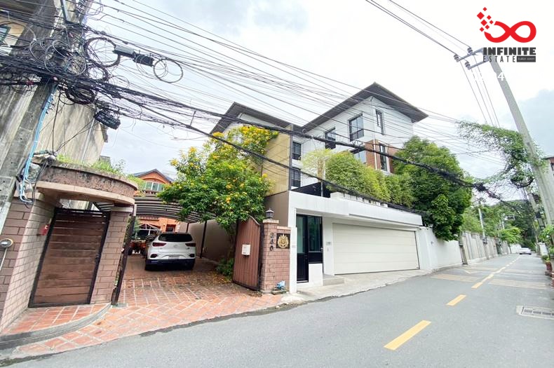 For SaleHouseSukhumvit, Asoke, Thonglor : For sale and rent: 2-storey detached house, area 122 square wah, Sukhumvit Road 71, Soi Pridi Banomyong 25