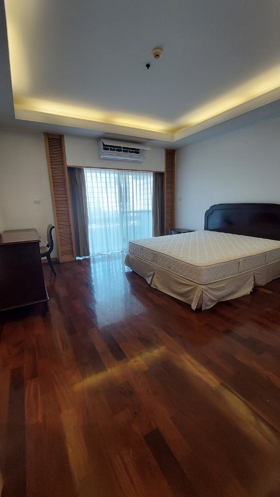 For RentCondoSathorn, Narathiwat : Esmeralda Apartment Sathon for Rent