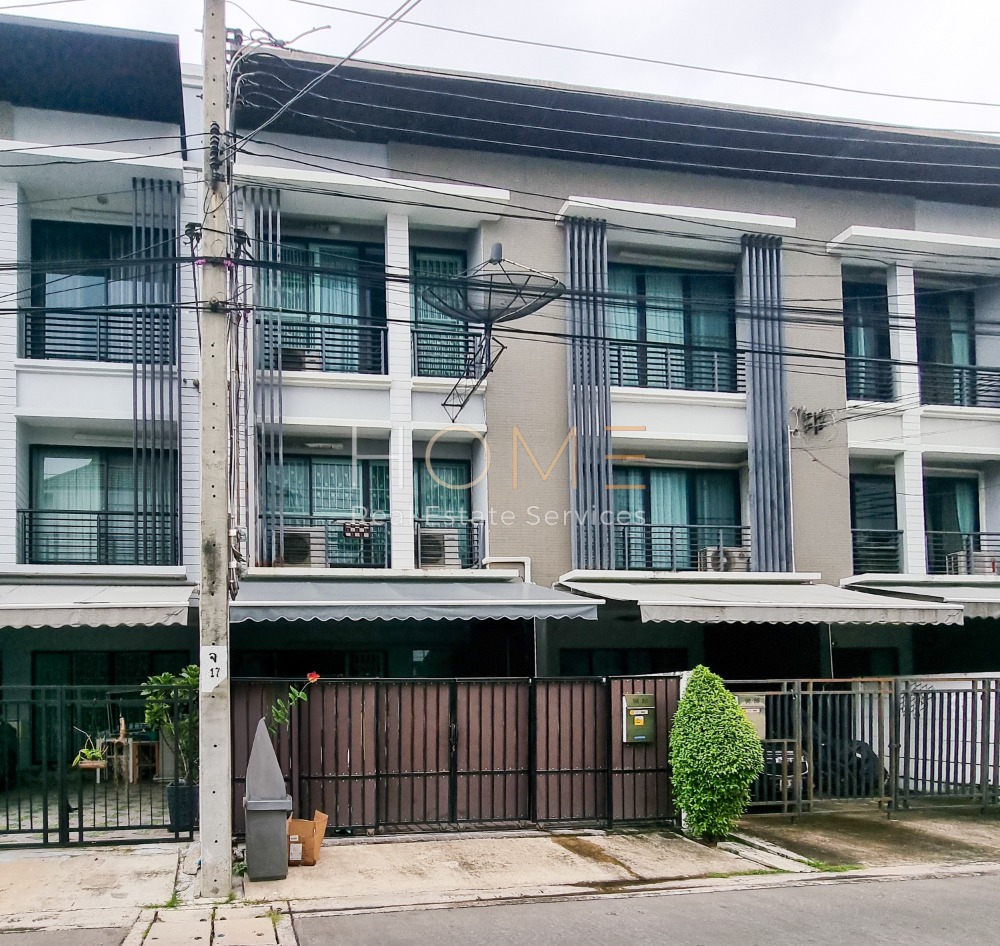 For SaleTownhouseRamkhamhaeng, Hua Mak : Enter Ekkamai-Thonglor in just 10 minutes ✨ Townhouse Baan Klang Muang Rama 9 - Ramkhamhaeng / 3 bedrooms (FOR SALE), Baan Klang Muang Rama 9 - Ramkhamhaeng / Townhouse 3 Bedrooms (FOR SALE) JANG189