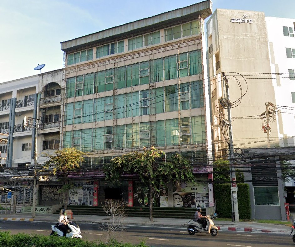 For SaleShophouseLadprao101, Happy Land, The Mall Bang Kapi : For sale: 4-unit shophouse, 46.7 sq.wa., Bang Kapi Opposite Tawanna2