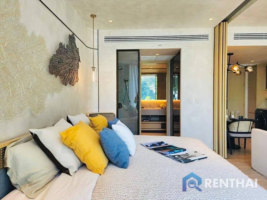 For SaleCondoPattaya, Bangsaen, Chonburi : For sale cheaper than the project page: 1 bedroom condo Arom Wongamat in Pattaya, price 10.5 million baht, panoramic sea view.