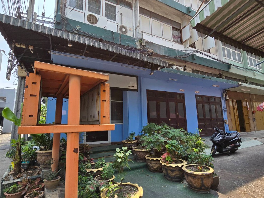 For RentShop HouseKhlongtoei, Kluaynamthai : 3 Shophouse for rent in Rama 4 area, Bangkok.