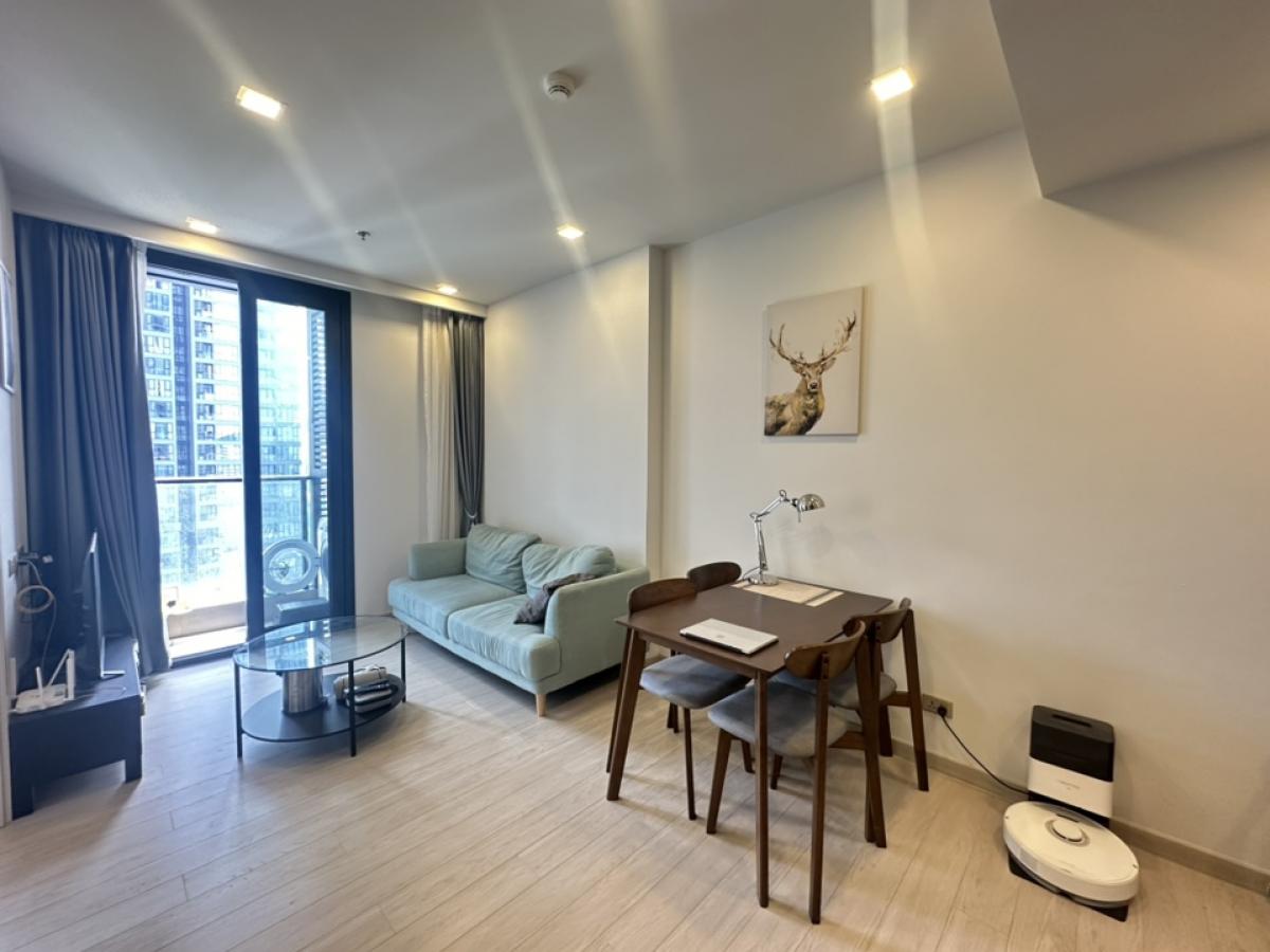 For RentCondoRama9, Petchburi, RCA : Rent One9Five Condo for rent One Night Five (One9Five) Twin building condo, the tallest at Rama 9 intersection, the most magnificent common area, 2567€ Room size 42 square meters, 35th floor, Building A€ Room position A3515, east-facing balcony € Open vie