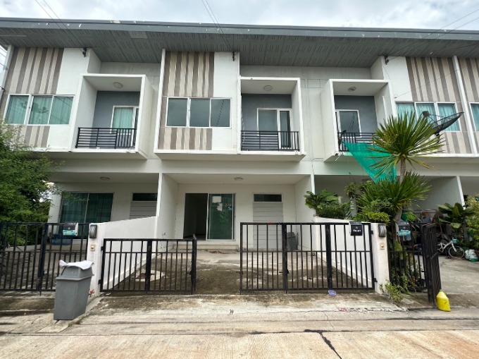 For SaleTownhouseSamut Prakan,Samrong : Townhouse for sale, good condition, The Trust Srinakarin - Phraeksa