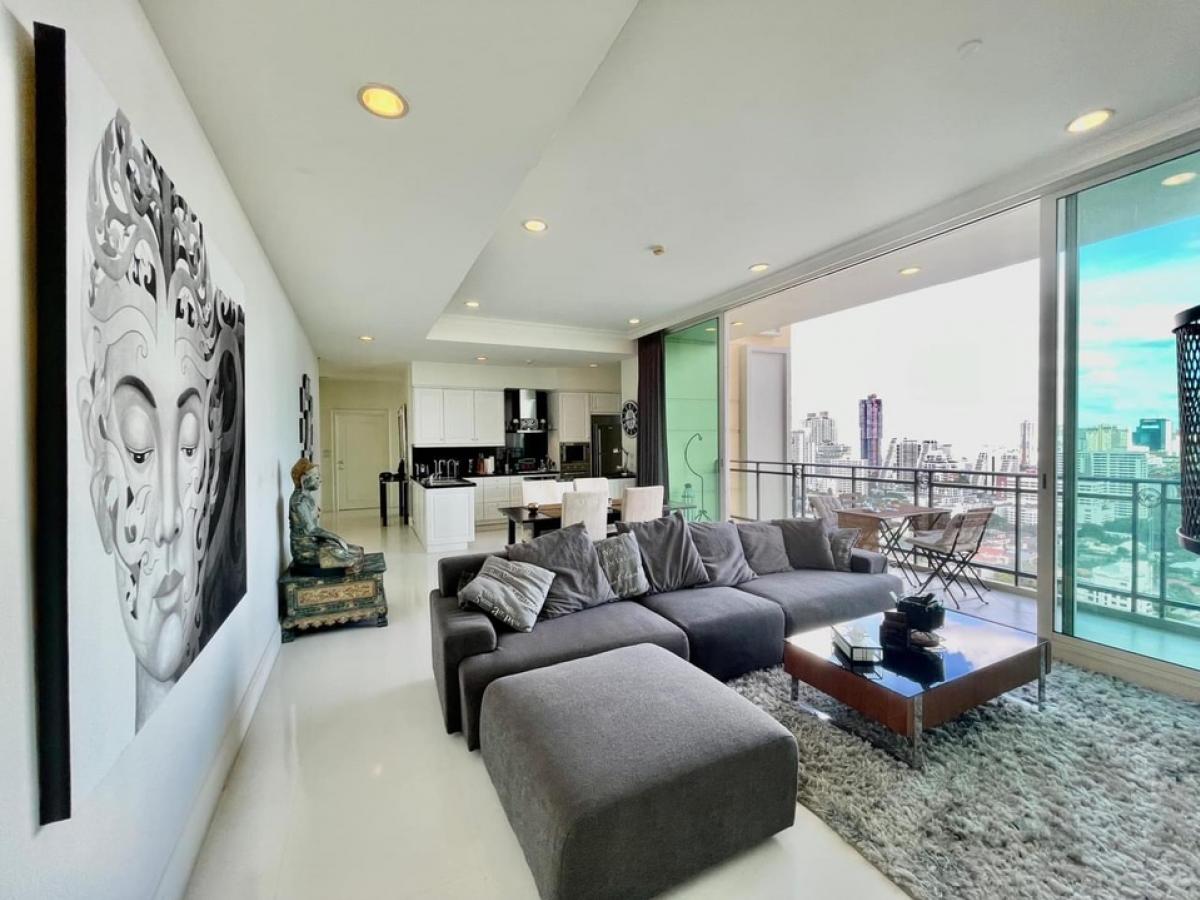 For SaleCondoSukhumvit, Asoke, Thonglor : 📢👇Don’t miss this !!Wow view, unblocked and useable big balcony Wow deco, modern Wow location, near BTS, Em district Wow price, reasonable priceForeigner Quota