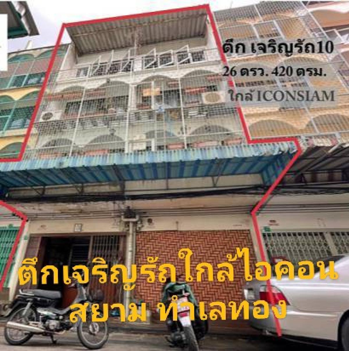 For SaleShophouseWongwianyai, Charoennakor : Commercial building for sale, 4 floors, Khlongsan area (2 units combined) in the city center