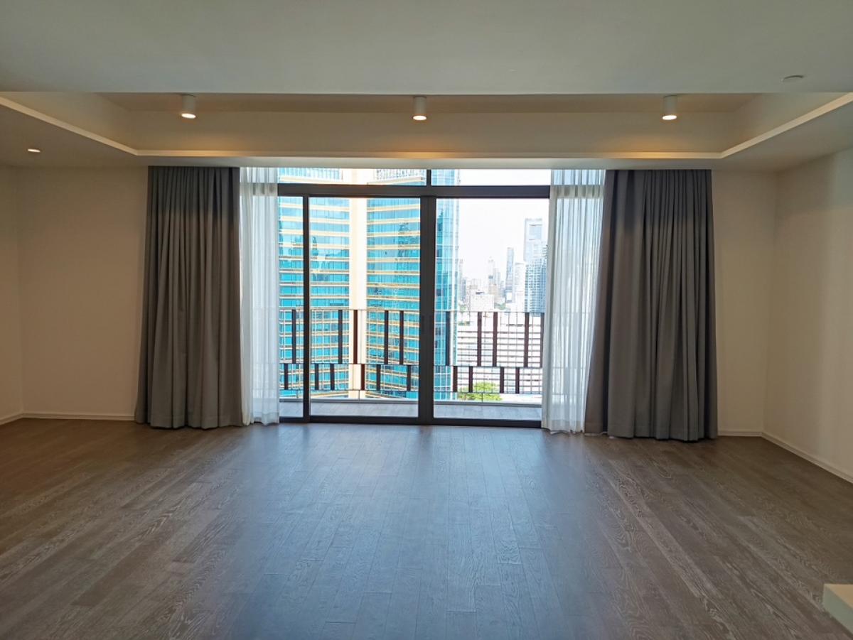 For SaleCondoSukhumvit, Asoke, Thonglor : 📢👇One of brand new petfriendly condo and unit , easily traveling in many routes and transportation as near BTS, MRT, ARL,unblocked view