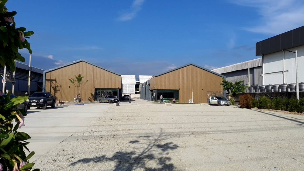 For RentWarehousePattaya, Bangsaen, Chonburi : For rent: Warehouse, large building on the bypass road - Chonburi, near Amata Nakorn Industrial Estate, near Ninja Market, Khun Tan, convenient transportation