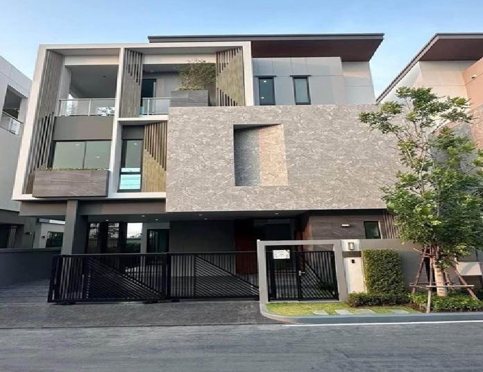 For RentHousePattanakan, Srinakarin : For Rent, 3 -story luxury house for rent, The Gentry Cultivar Rama 9, The Jane Trikul Thiwar Rama 9 / Super Luxury / Srinakarin Road, Romklao / Private elevator in the house / full furniture / living