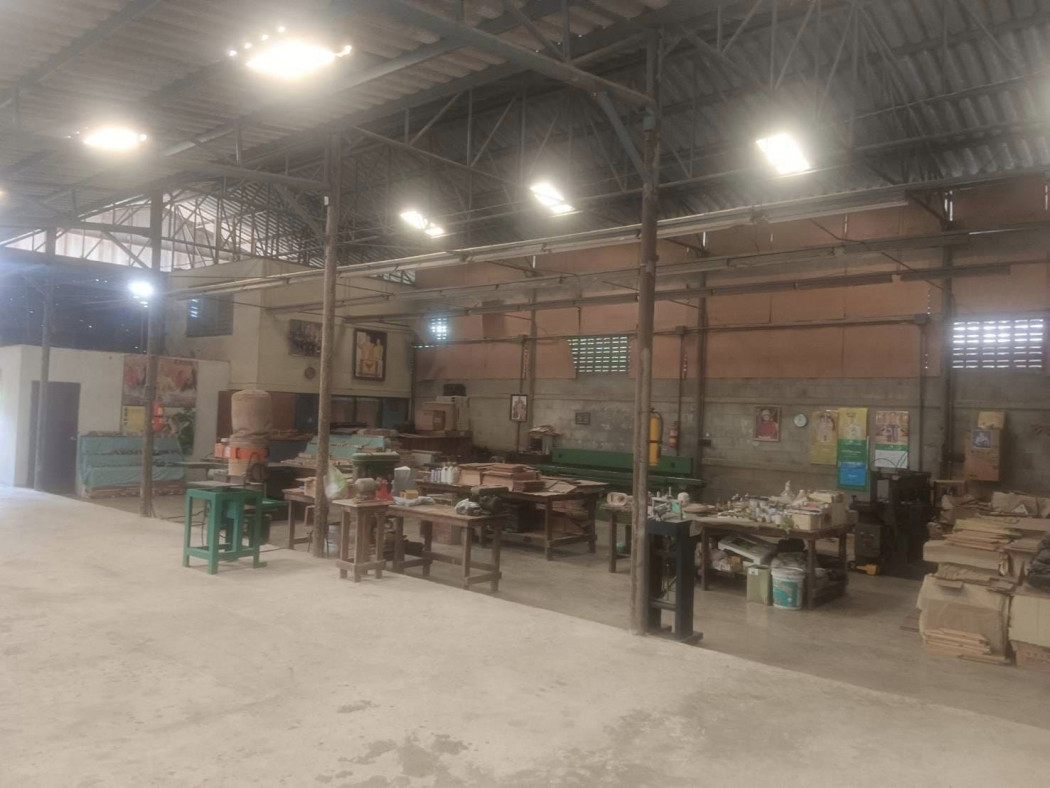 For SaleFactoryChiang Mai : Selling at a loss, furniture factory Complete with machinery Near Chiang Mai-Lampang Highway, 12 million baht.