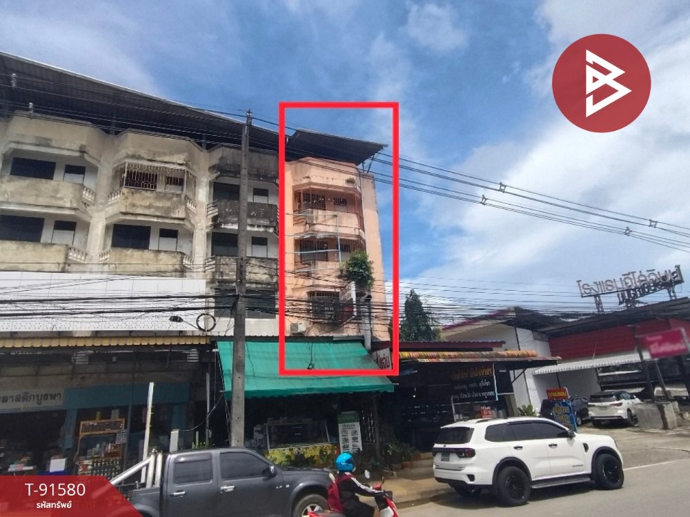 For SaleShophouseChanthaburi : Commercial building for sale, 4 and a half floors, near Phraya Trang intersection, Tha Chang, Chanthaburi.