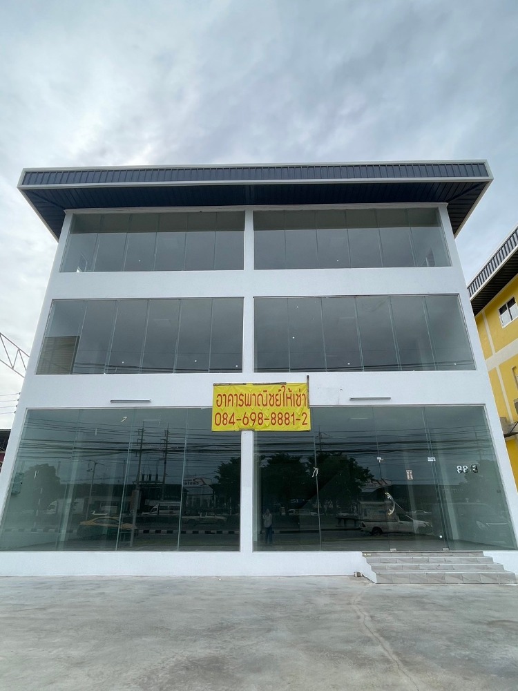 For RentShophousePinklao, Charansanitwong : 3-storey commercial building, prime location! Size 720 square meters, on the main road Pinklao-Kanchanaphisek