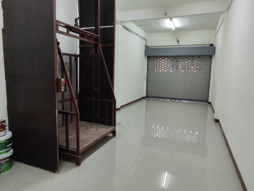 ให้เช่าร้านค้า ร้านอาหารเยาวราช บางลำพู : Shop for rent in Yaowarat with a cargo lift and Cold Storage Room