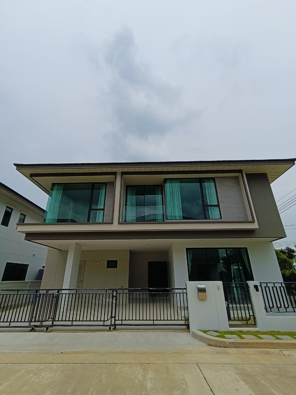 ขายบ้านพัฒนาการ ศรีนครินทร์ : For Sale 15.9 M ขายบ้านเดี่ยว AVIAN ศรีนครินทร์-กรุงเทพกรีฑา บ้านเดี่ยวโครงการใหม่ โครงการตั้งอยู่บนทำเลศักยภาพติด ถนนกรุงเทพกรีฑา ใกล้ทางด่วนศรีรัช, ทางด่วนกาญจนาภิเษก และมอเตอร์เวย์ กรุงเทพ-ชลบุรี สายใหม่