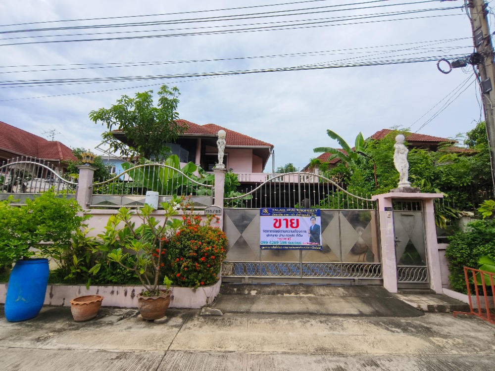 For SaleHouseNonthaburi, Bang Yai, Bangbuathong : For sale, cheap, single house, Suetrong Garden Village, Sai Ma, Rattanathibet, area 112 sq.w., extended, increased usable area, good value, reasonable price, location near the Sai Ma BTS, 500 m., can walk in and out, on