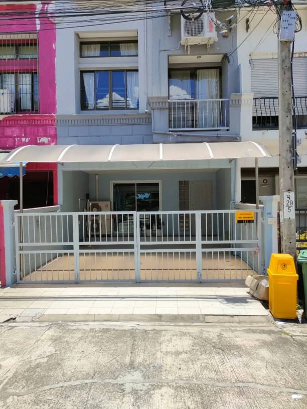 For RentTownhouseChokchai 4, Ladprao 71, Ladprao 48, : 3-storey townhouse in the heart of Lat Phrao, Rama 9, 3 bedrooms, 3 bathrooms, 1 maid's room, complete furniture + electrical appliances #Ready to move in