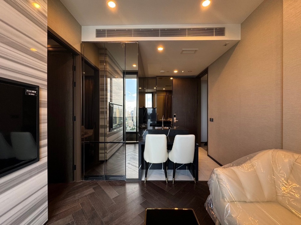 For RentCondoSukhumvit, Asoke, Thonglor : 🏢 The Esse Sukhumvit 36 ​​🛏️Beautiful room ✨Many rooms 🌐 Good location📍High floor 🌤️Beautiful view 🛋️Fully furnished 📺Fully furnished appliances (special price)