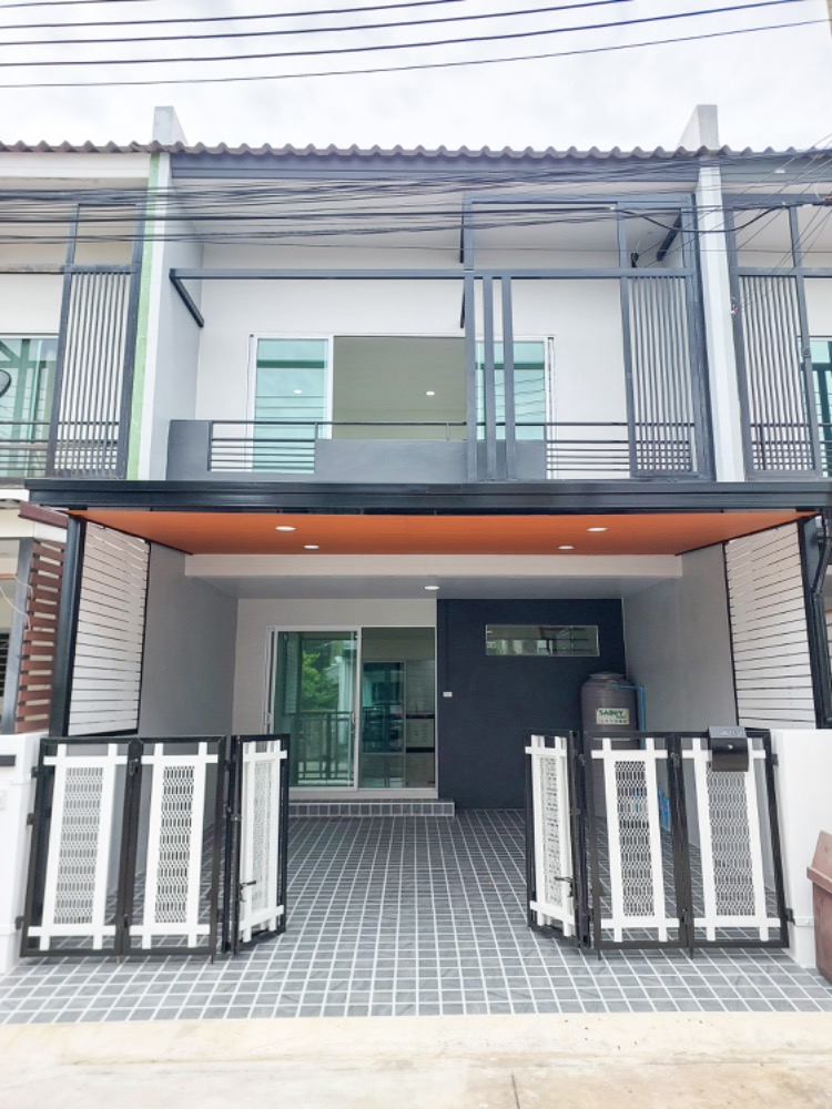 For SaleTownhousePathum Thani,Rangsit, Thammasat : Townhome for sale, Lam Luk Ka Khlong 5, renovated townhome, beautifully decorated, ready to move in, good location, convenient transportation, project on the road, near the expressway