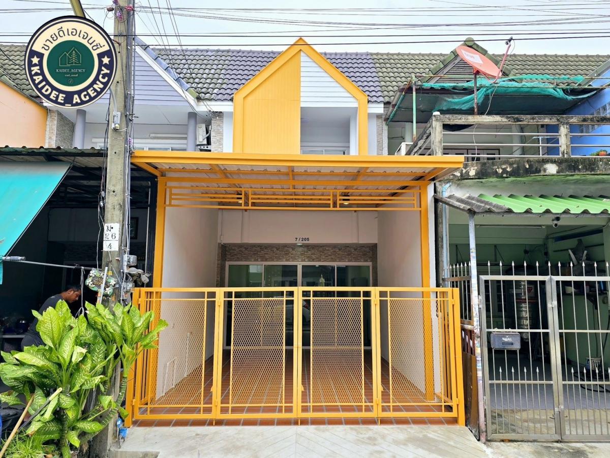 For SaleTownhouseNawamin, Ramindra : 2-storey townhouse, Manarom Village 4, along Khlong Song Soi 19, Fashion Island, The Promenade, Safari World, Siam Park, Bangkok Sea, Big C, The Jazz Khubon, Makro, Lotus, Hathai Mit Market, Min Buri Market, Maxvalue, Homepro, Thai Watsadu