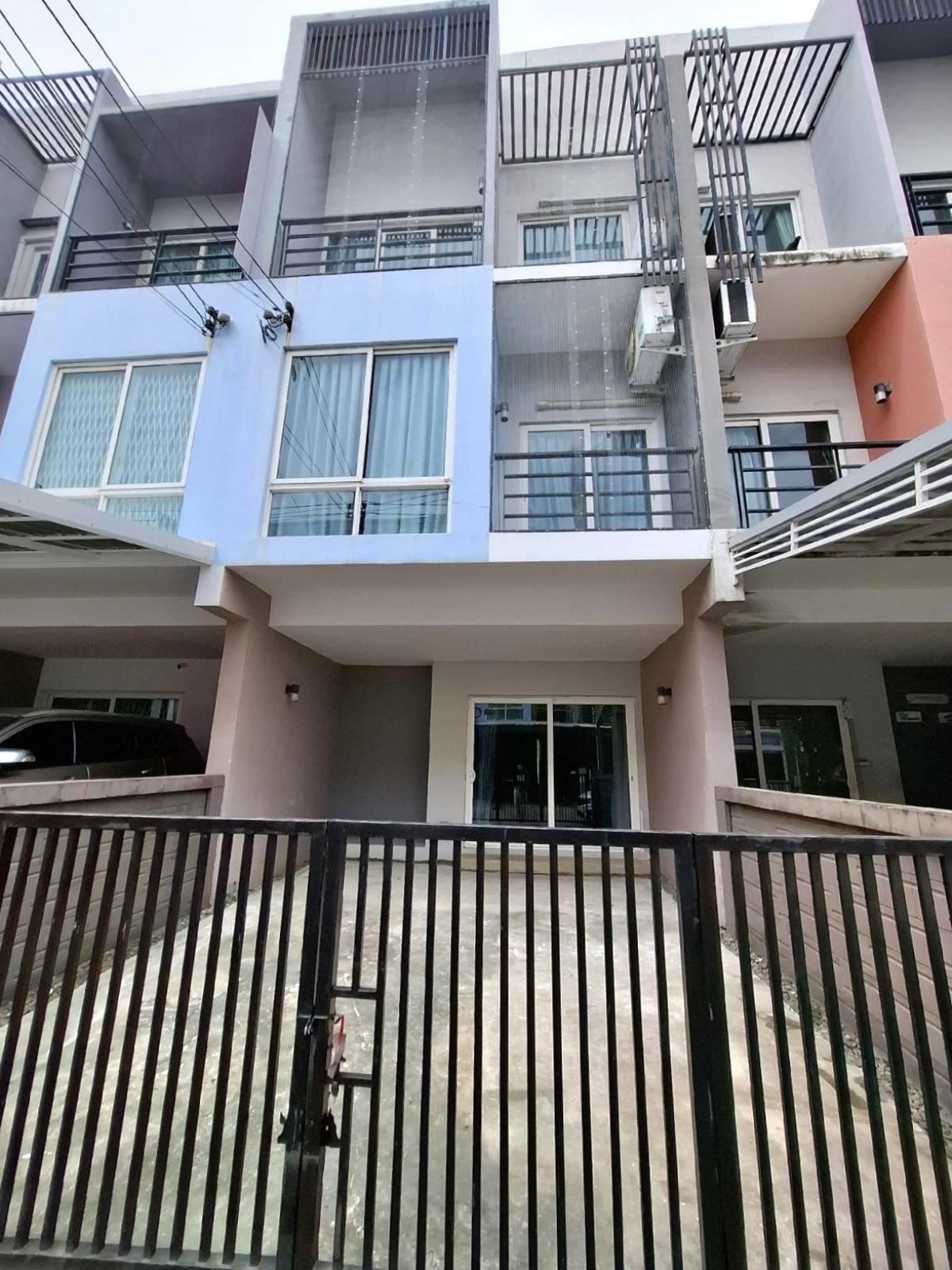 For RentTownhouseNawamin, Ramindra : Townhouse for rent, 3 floors, 25 sq m., Ram Inthra Road, Km. 12, Greenwich Project, on the main road, next to Makro, near BTS Bang Chan