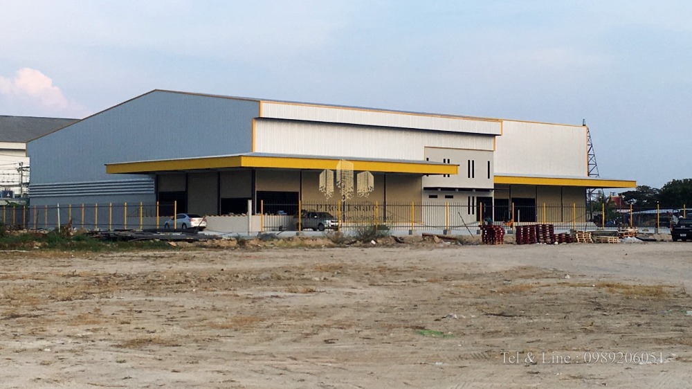 For RentWarehouseSamut Prakan,Samrong : Warehouse/office for rent, purple area, Bangna-Trad Road, Km 19, Bang Chalong Subdistrict, Bang Phli District, Samut Prakan, area 2,450 sq m.