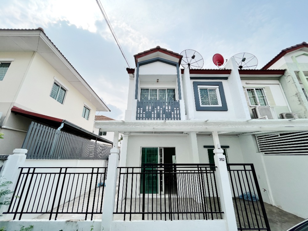 For SaleHouseBang kae, Phetkasem : 2-storey townhouse, area 23.3 sq.w., Lio Petchkasem 77 project, last house, very private.