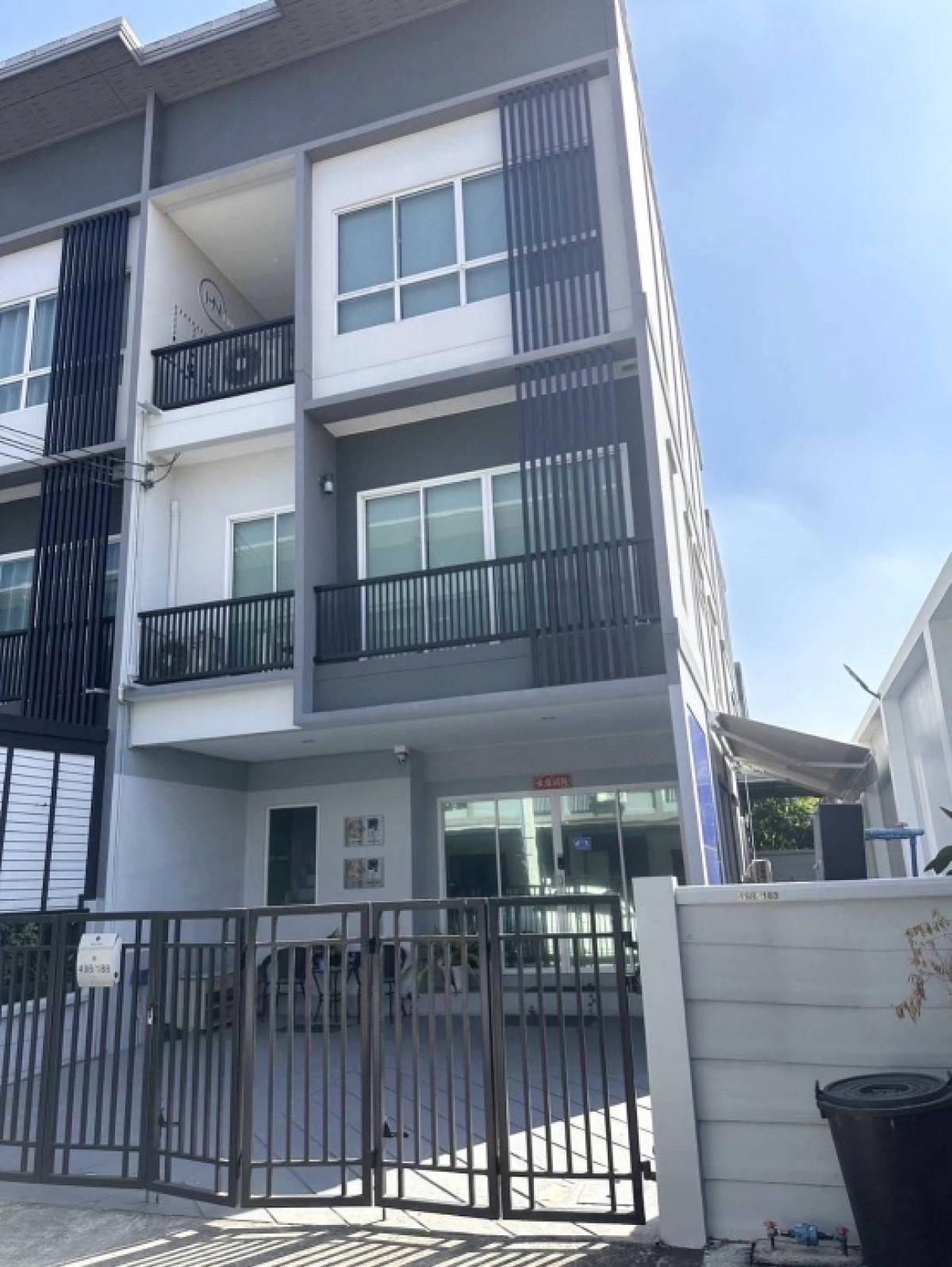 ขายทาวน์เฮ้าส์/ทาวน์โฮมนวมินทร์ รามอินทรา : ขาย Townhome หลังมุม  ฿4,500,000