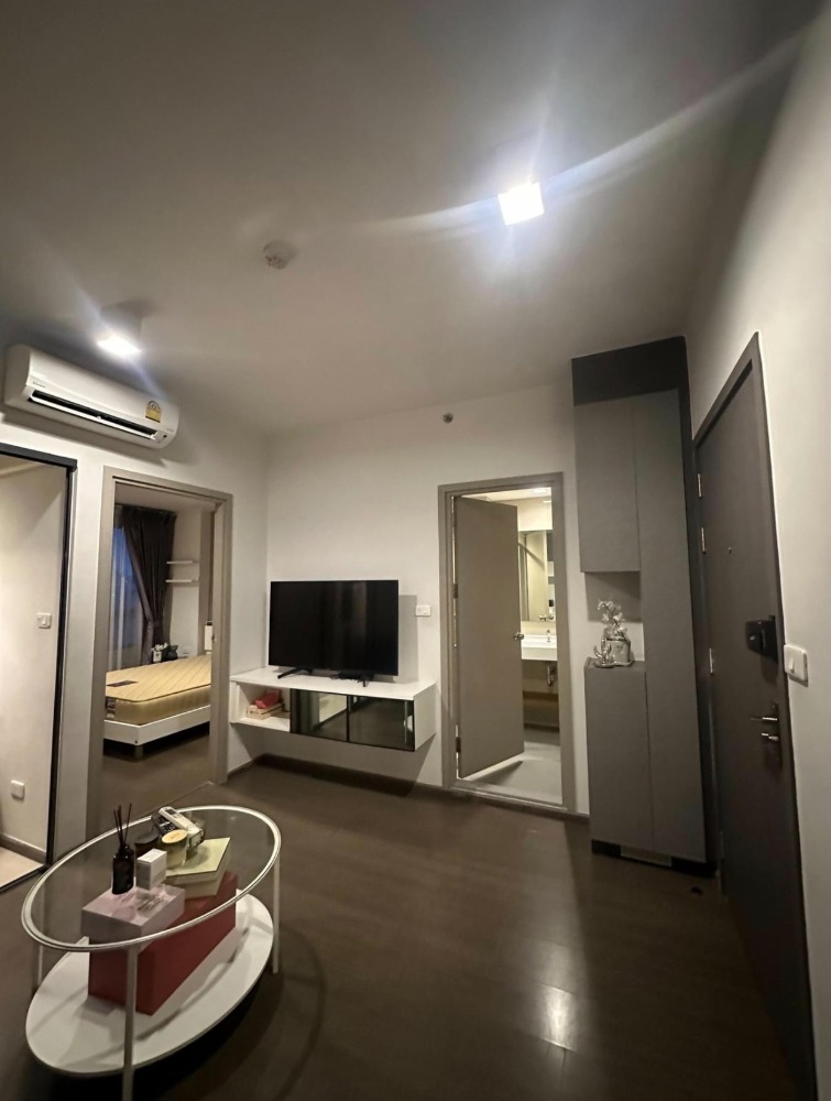 For RentCondoOnnut, Udomsuk : For rent: IDEO S93, 5th floor (same floor as the common area), south facing, good wind, no sun, beautiful room, fully furnished, near BTS, lots of food around the project, ready to move in, 16,000 baht