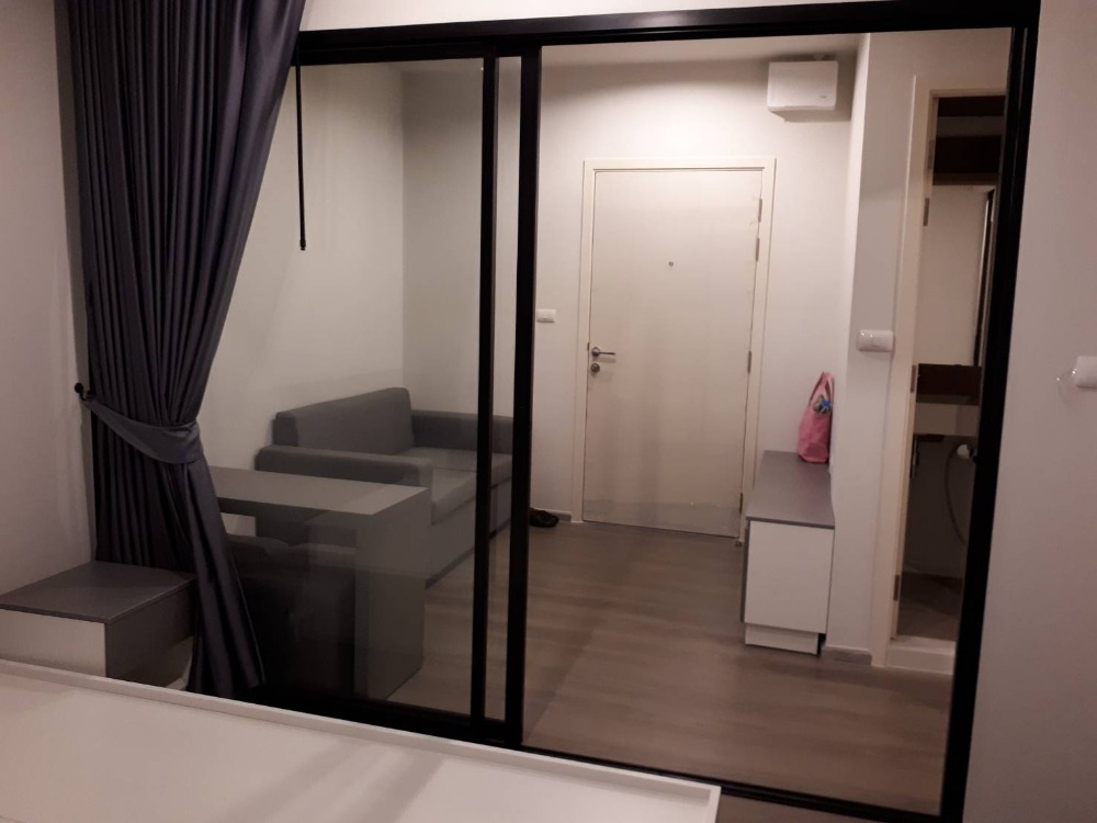 For RentCondoThaphra, Talat Phlu, Wutthakat : Condo for rent: Aspire Sathorn - Taksin (Copper Zone), near BTS Wutthakat, approximately 400 meters.