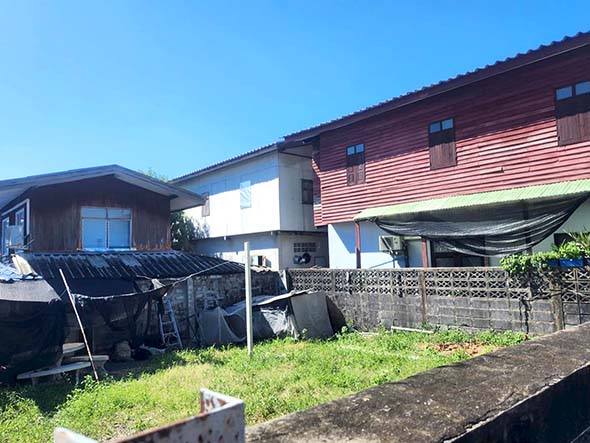 For LeaseholdLandPinklao, Charansanitwong : Land for sale, lease contract change, 30 sq.w. of land (temple land), suitable for building a house or investing in rental rooms.