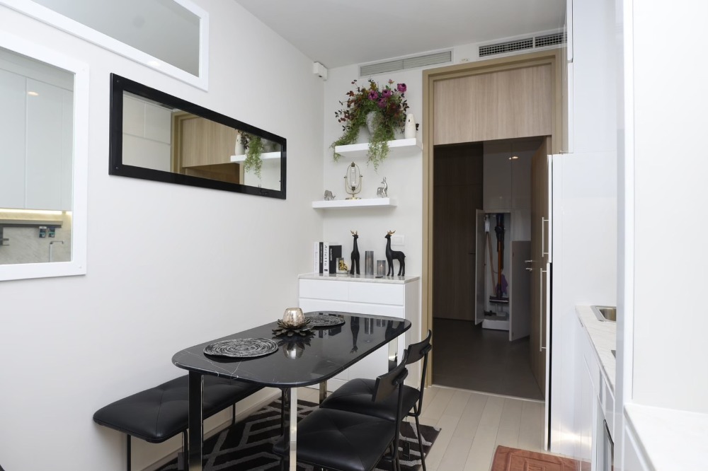 For RentCondoWitthayu, Chidlom, Langsuan, Ploenchit : Noble Ploenchit 1 bedroom, 1 bathroom, 44 sq m., 4th floor, fully furnished with furniture and appliances, with a garden view in the project.