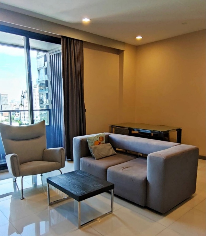 For RentCondoSilom, Saladaeng, Bangrak : For rent: M Silom, 2 bedrooms, beautiful, luxurious, ready to move in, near BTS Chong Nonsi. Interested, add Line @841qqlnr