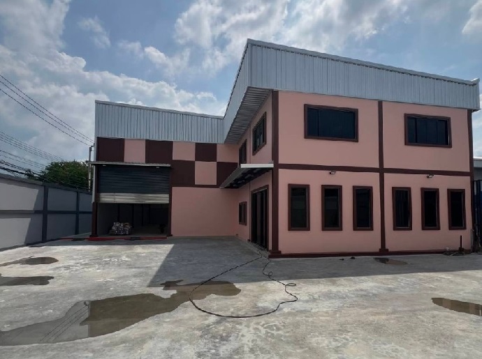 For RentWarehouseRama 2, Bang Khun Thian : For Rent Warehouse for rent with office, newly built, Soi Bang Kradee, not deep into the alley, Rama 2, fenced around the edge / land area 200 square wah / usable area 504 square meters / ten-wheel trucks can enter and exit / suitable for selling online