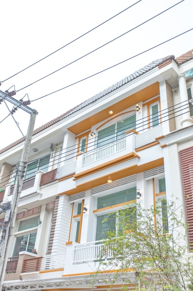 For SaleTownhouseNawamin, Ramindra : CB019😍 For SELL Selling Townhouse Townhouse 3 floors🚪3 bedrooms🏢Ramindra Ramindra🔔House area: 22.30 sq.wa🔔Usable area: 270 sq.m.💲Selling: 6,200,000฿📞O92-8676473,O65-9423251✅LineID:@newnormal