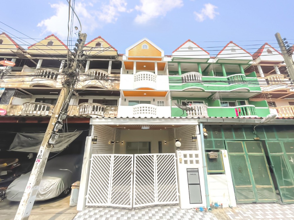 For SaleTownhouseChokchai 4, Ladprao 71, Ladprao 48, : CB057😍 For SELL Selling Townhome Townhome 3 floors🚪4 bedrooms🚄near BTS Lat Phrao 83🏢Lat Phrao🔔House area: 19 sq.wa🔔Usable area: 200 sq.m.💲Selling: 3,990,000฿📞O92-8676473,O65-9423251✅LineID:@newnormal