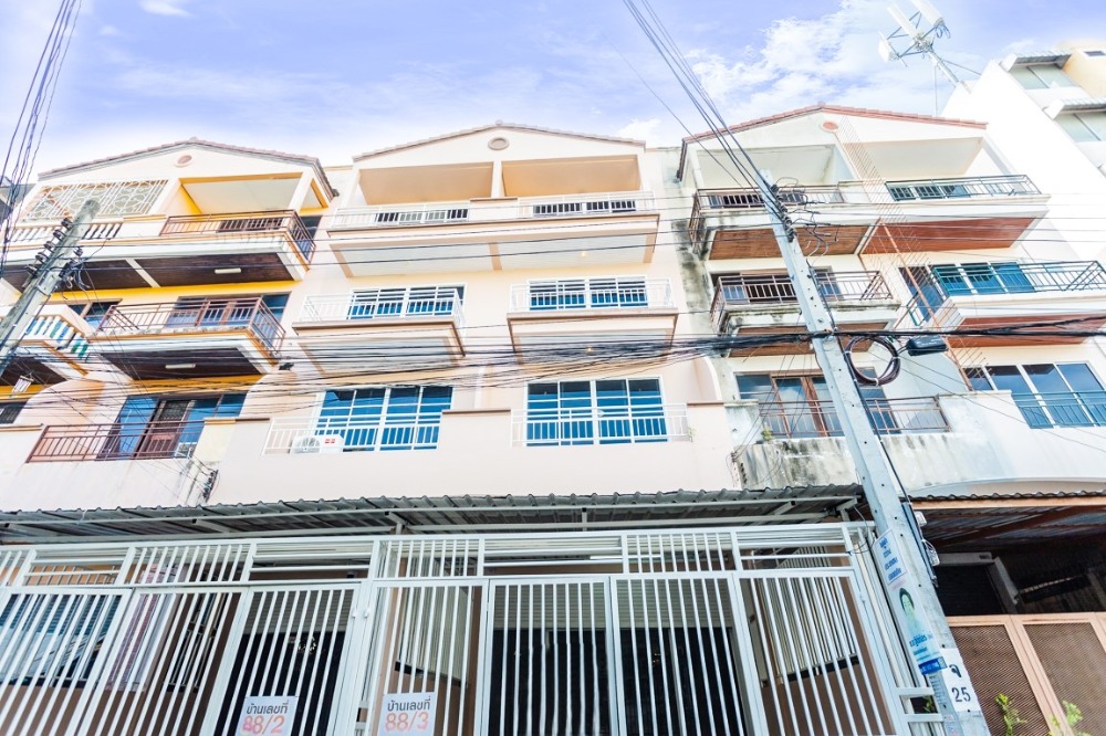 For SaleTownhouseLadprao101, Happy Land, The Mall Bang Kapi : CB038.1😍 For SELL Selling Townhome Townhome 4.5 floors🚪4 bedrooms 🏢Lat Phrao🔔House area: 22 sq.wa🔔Usable area: 400 sq.m.💲Selling: 3,990,000฿📞O92-8676473,O65-9423251✅LineID:@newnormal