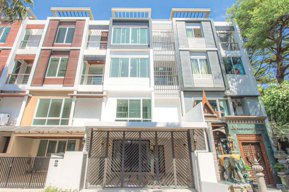 For SaleTownhouseKaset Nawamin,Ladplakao : CB044😍 For SELL Selling Townhome Townhome 4 floors🚪5 bedrooms🏢Prasertmanukit Prasertmanukit🔔House area: 20 sq.wa🔔Usable area: 320 sq.m.💲Selling: 6,500,000฿📞O92-8676473,O65-9423251✅LineID:@newnormal