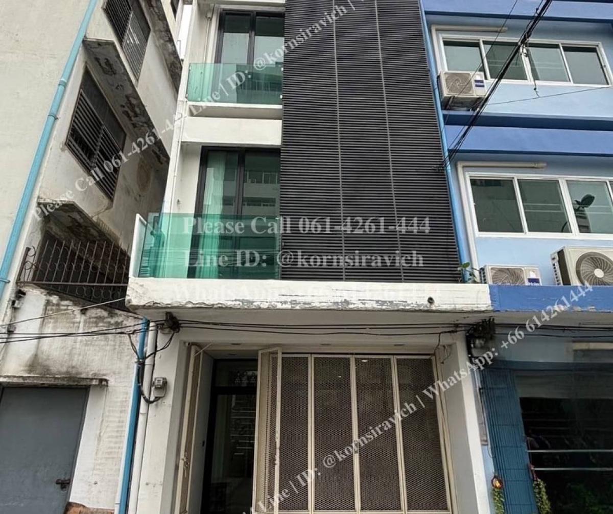 For RentShophouseSukhumvit, Asoke, Thonglor : Commercial building/shophouse for rent, Soi Ekkamai, Sukhumvit 63, Sub-soi location but close to Sukhumvit 63 Road, suitable for doing business, there is a rental car park nearby.