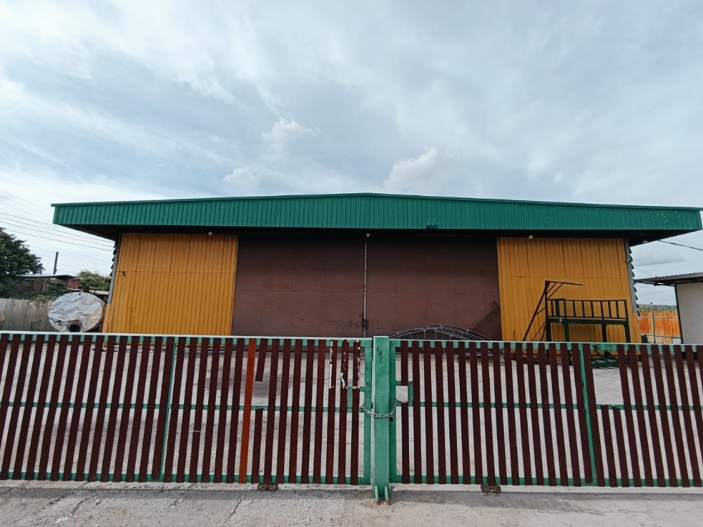 For RentWarehouseAyutthaya : Warehouse-factory 60 square meters with office, workers houses, on the main road for rent, can distribute goods to the north, south, east and west, Bang Pa-in